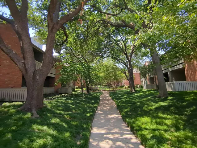 $1,895 | 12660 Hillcrest Road, Unit 5206, Dallas, TX 75230