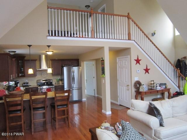 141 Tanager Road Lackawaxen, PA 18435 - Photo 11 of 37 12 to kitchen (640x480)
