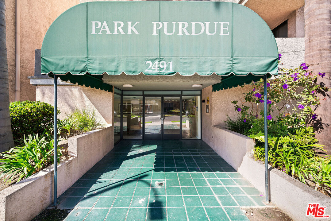 2491 Purdue Avenue, Unit 105 Los Angeles, CA 90064 - Photo 4 of 36 a view of a entrance