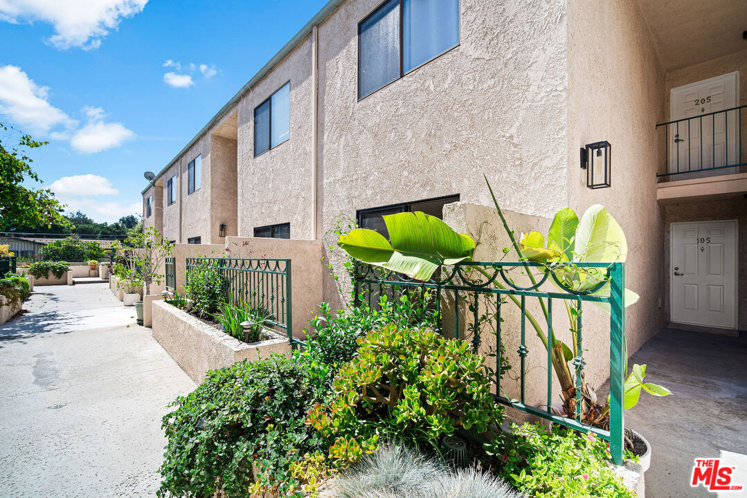 2491 Purdue Avenue, Unit 105 Los Angeles, CA 90064 - Photo 10 of 36 a view of outdoor space with seating area