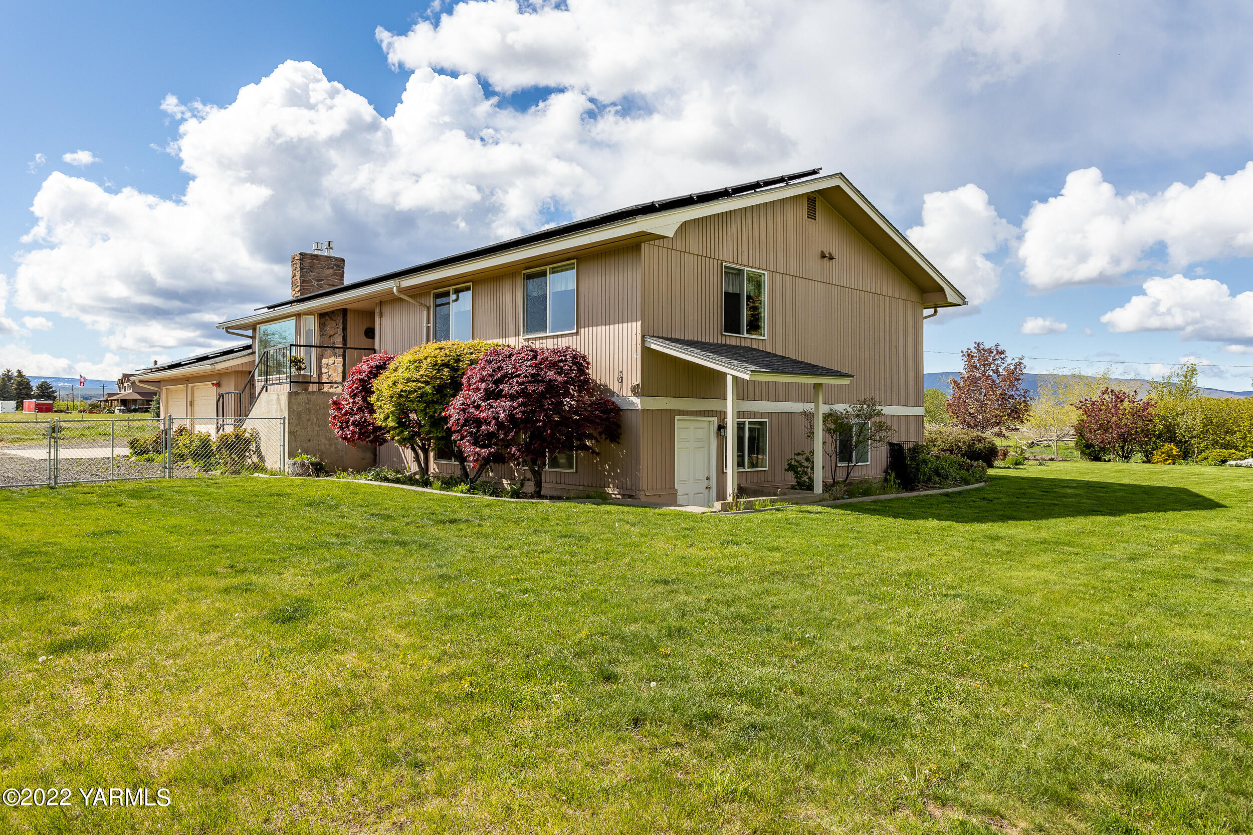 161 Track Road Cowiche, WA 98923 - Photo 34 of 51 a front view of house with yard and trees around