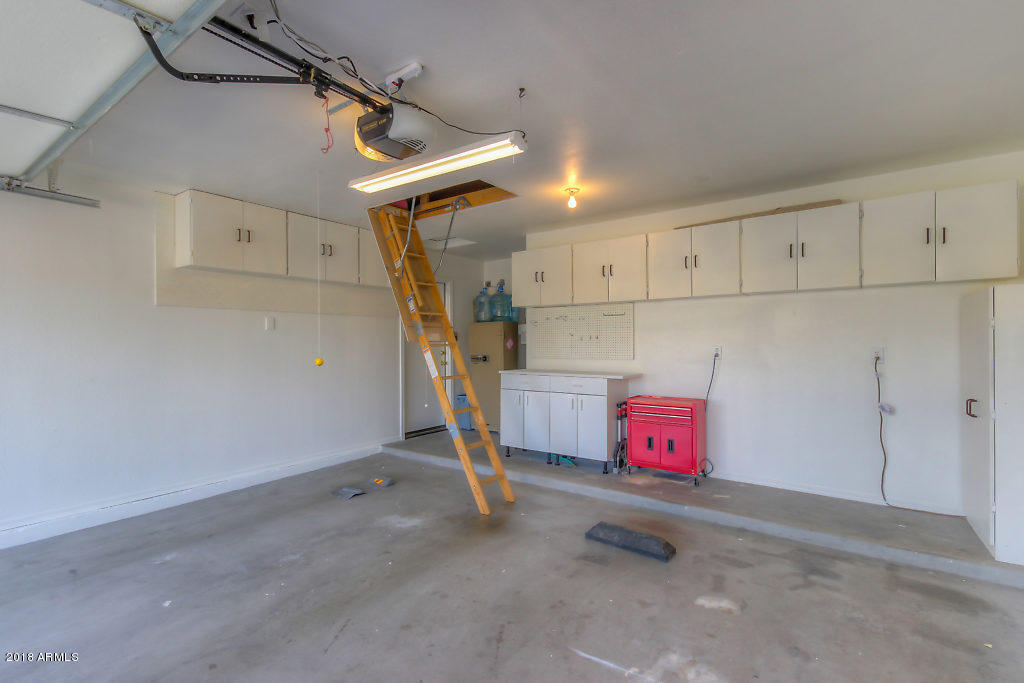 2055 East Smoke Tree Road Gilbert, AZ 85296 - Photo 37 of 44 Garage (1)-SMALL