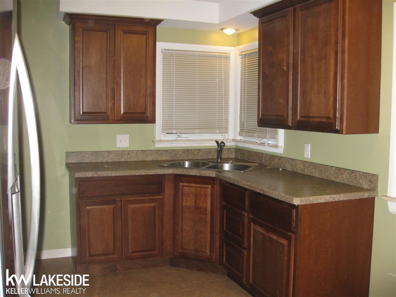 575 Central Street Inkster, MI 48141 - Photo 6 of 12 50000708-5.JPG