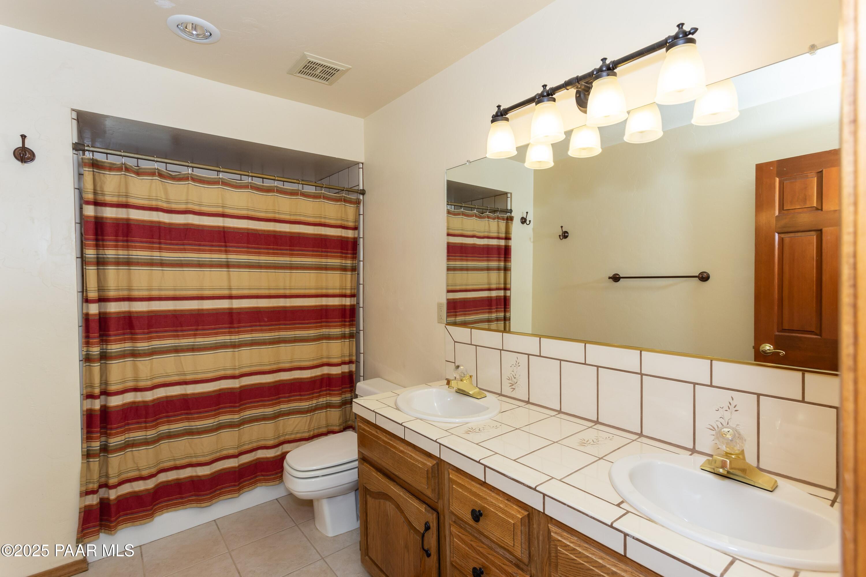 1109 Northwood Loop Prescott, AZ 86303 - Photo 20 of 33 020_Bathroom