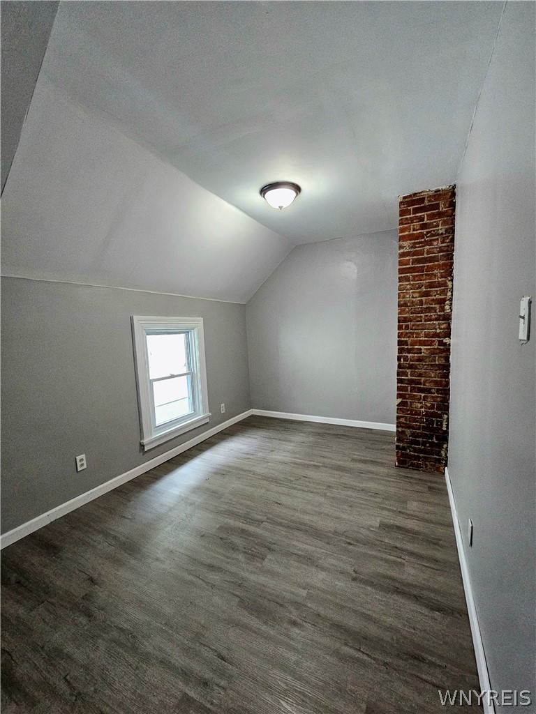 102 17th Street Buffalo, NY 14213 - Photo 4 of 10