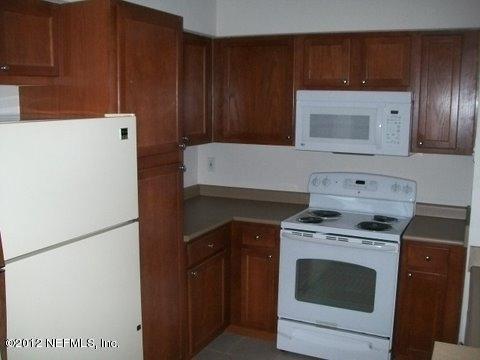 8550 Touchton Road, Unit 426 Jacksonville, FL 32216 - Photo 4 of 12 KITCHEN WITH ALL GE APPLIANCES