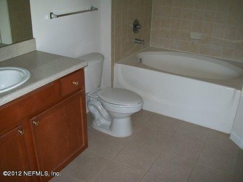 8550 Touchton Road, Unit 426 Jacksonville, FL 32216 - Photo 6 of 12 FULL BATH W/ GARDEN TUB