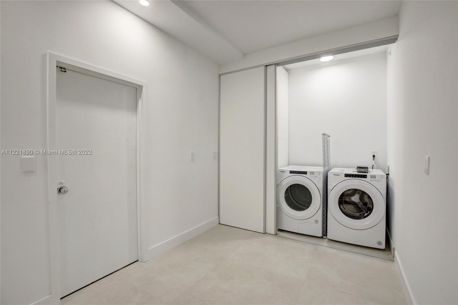 151 Crandon Boulevard, Unit 220 Key Biscayne, FL 33149 - Photo 14 of 16 a utility room with dryer and washer