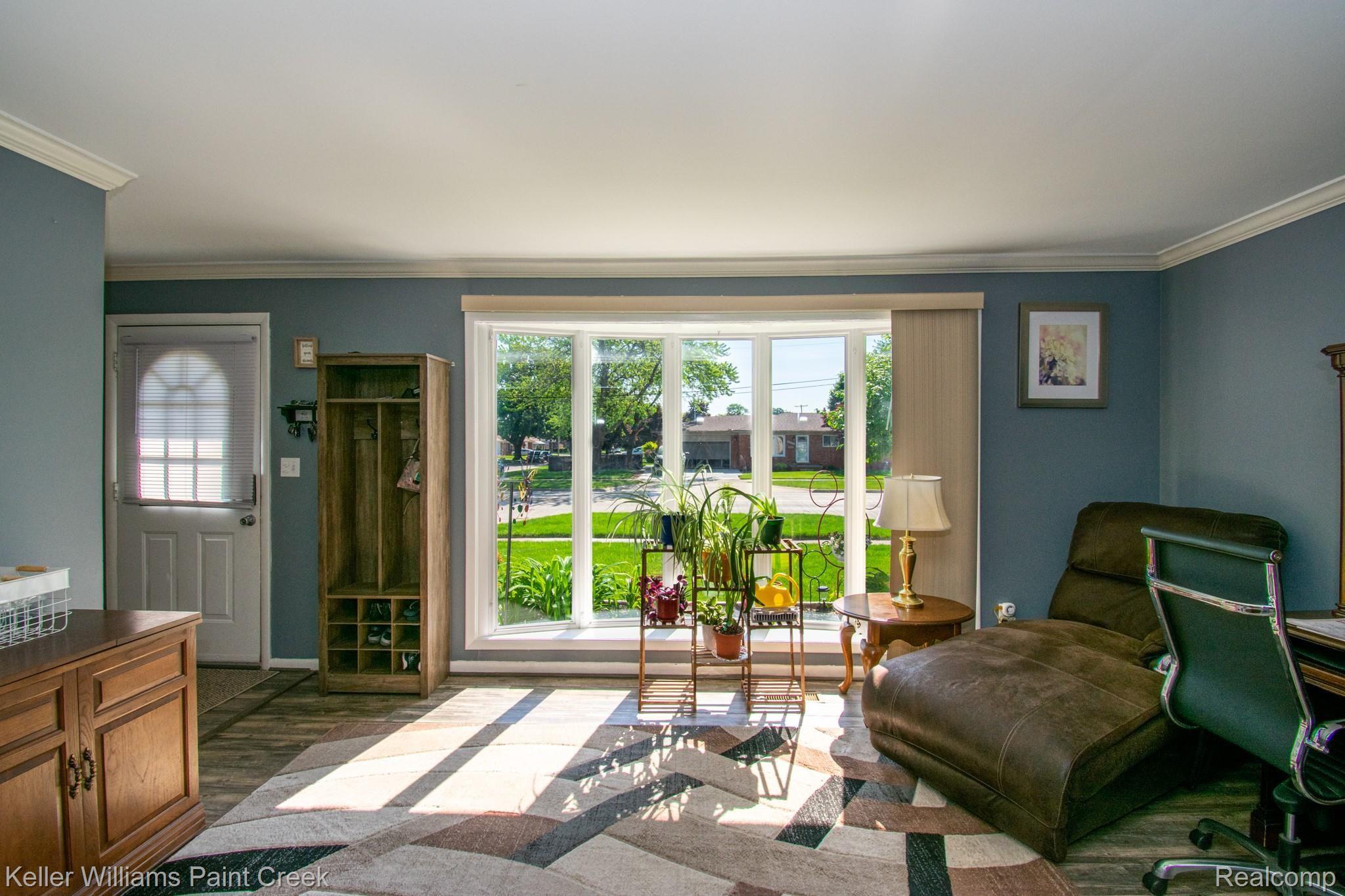 32401 Kelly Road Fraser, MI 48026 - Photo 7 of 39 Living Room(1).jpg