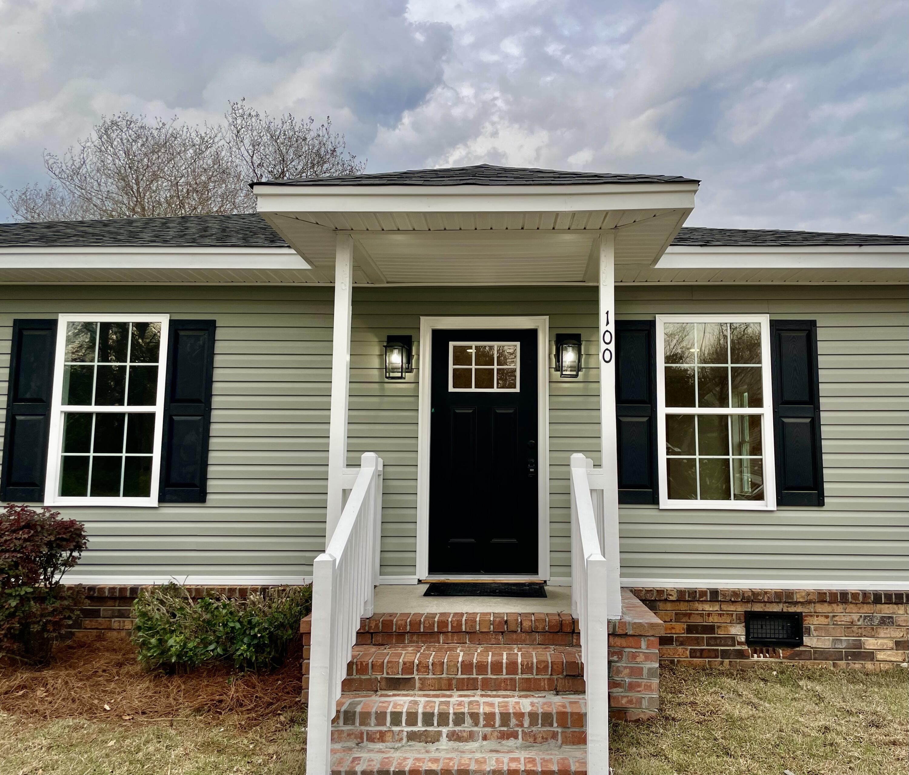 100 Dukes Street St. George, SC 29477 - Photo 2 of 25 beautiful fully renovated home