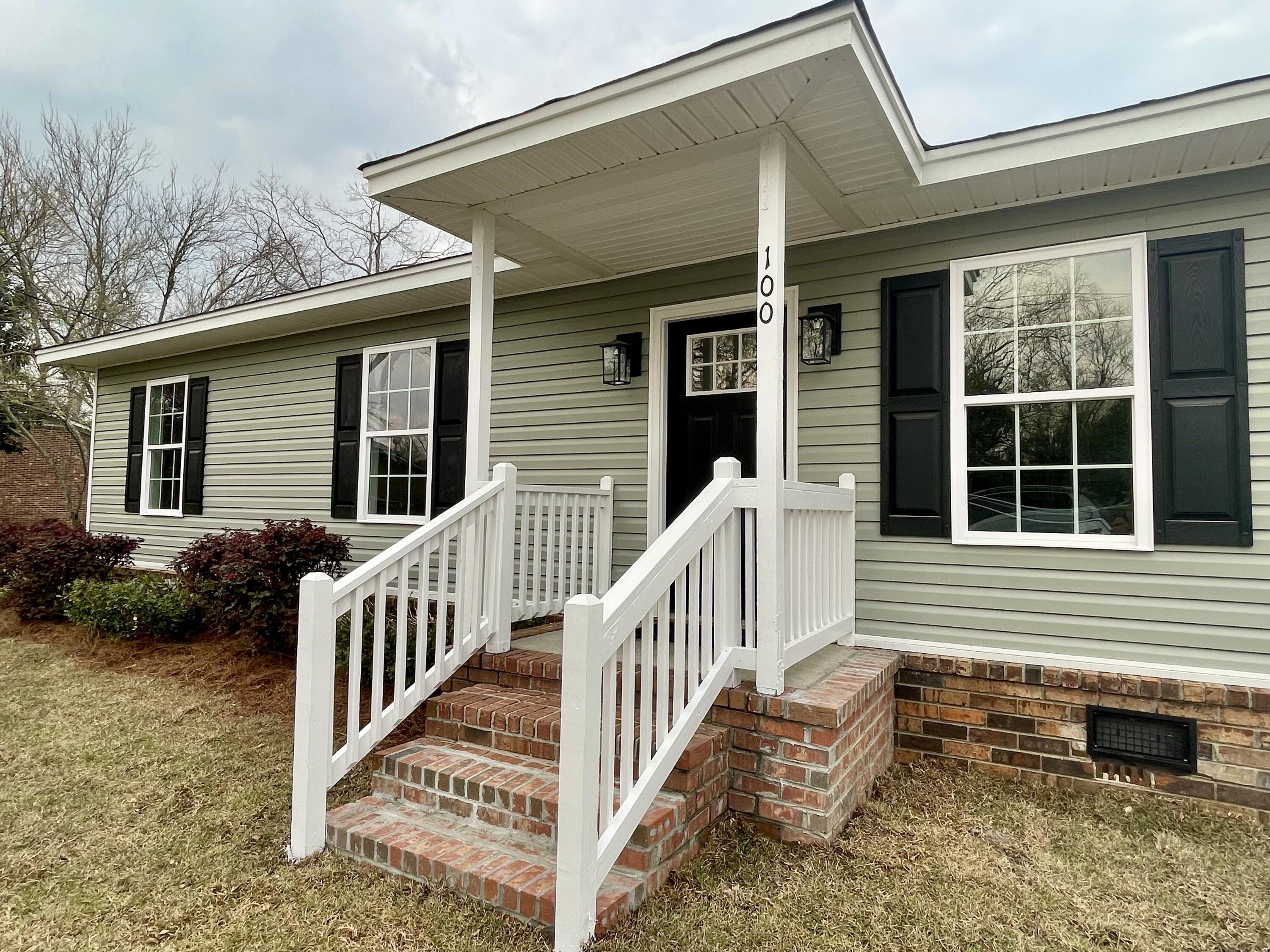 100 Dukes Street St. George, SC 29477 - Photo 3 of 25 front porch