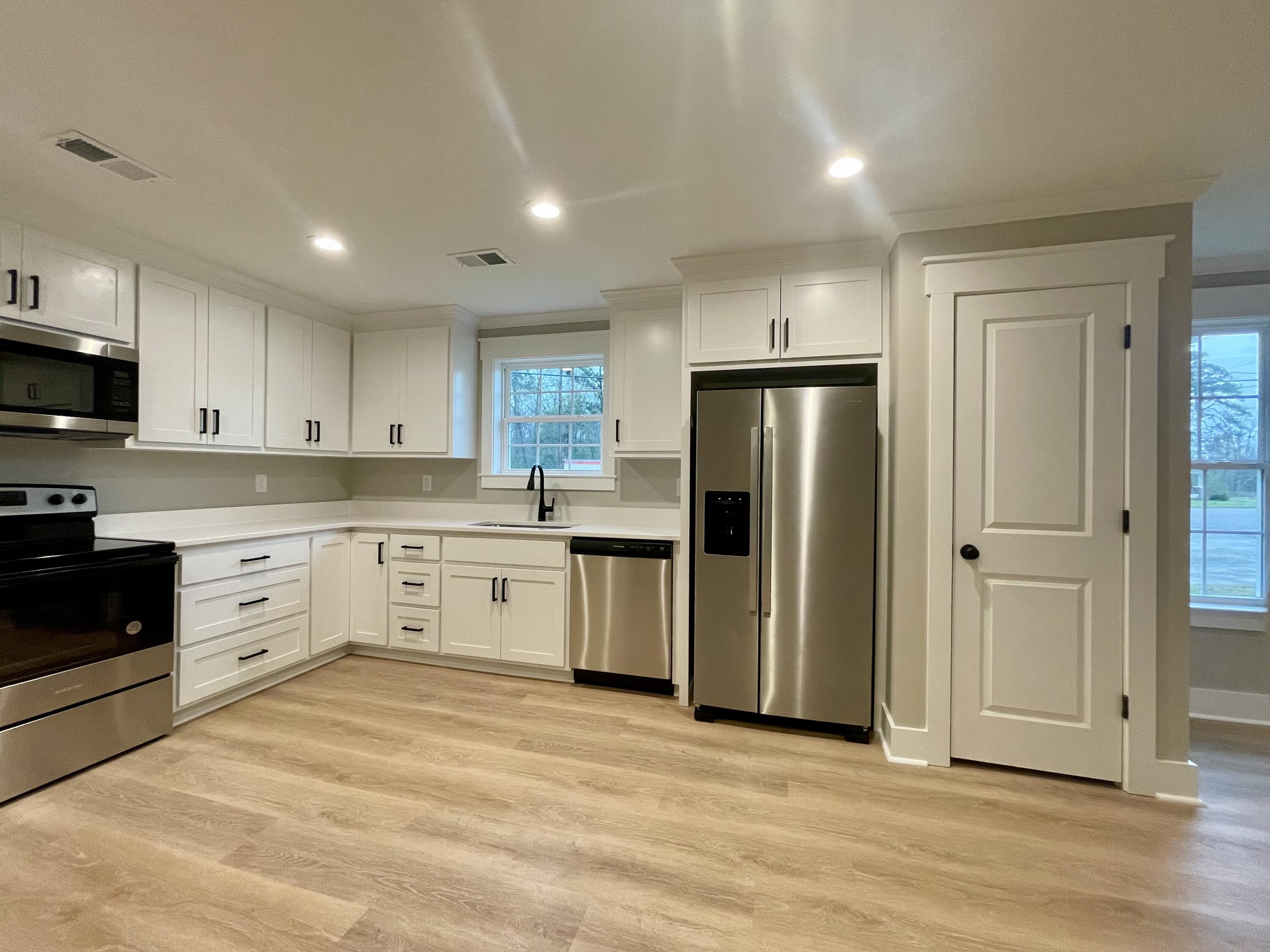 100 Dukes Street St. George, SC 29477 - Photo 4 of 25 modern kitchen with new appliances