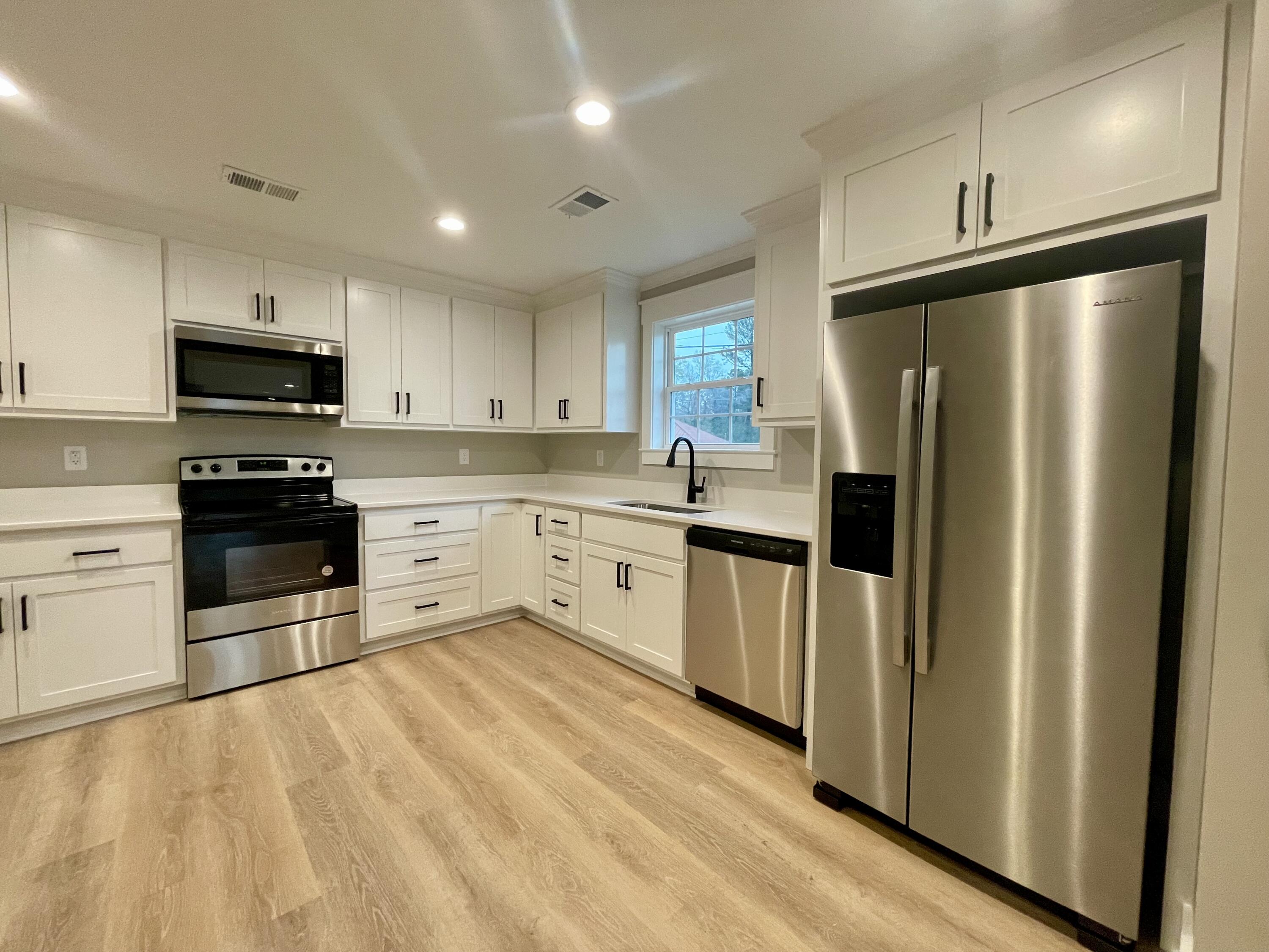 100 Dukes Street St. George, SC 29477 - Photo 5 of 25 quartz countertops