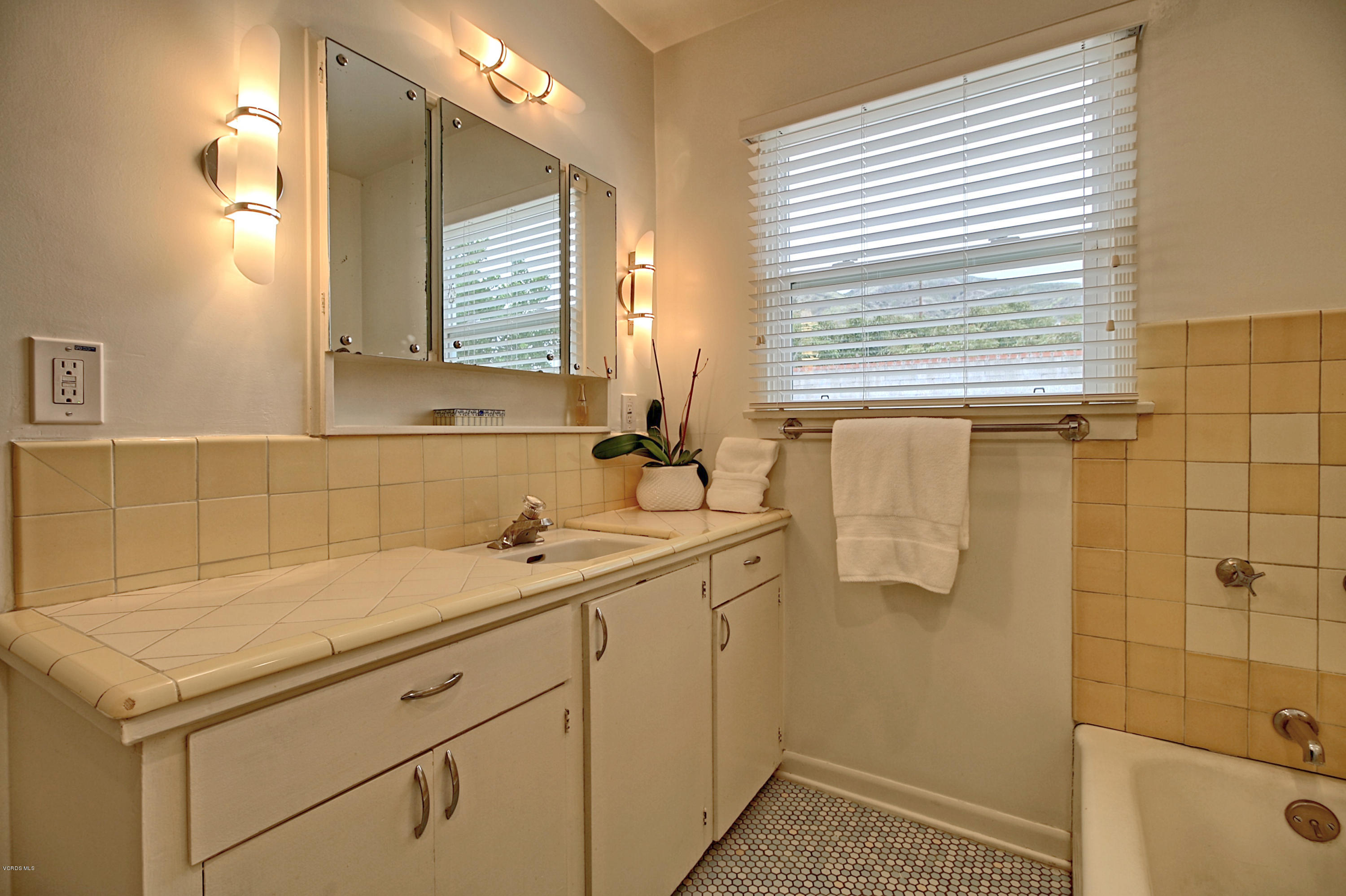 604 Hall Road Santa Paula, CA 93060 - Photo 17 of 35 0116