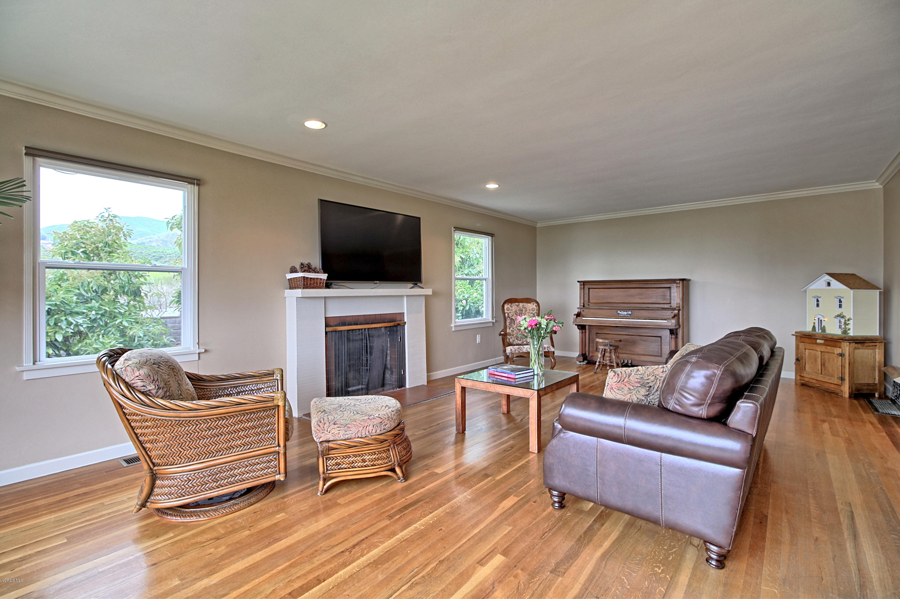 604 Hall Road Santa Paula, CA 93060 - Photo 4 of 35 0050 (1)