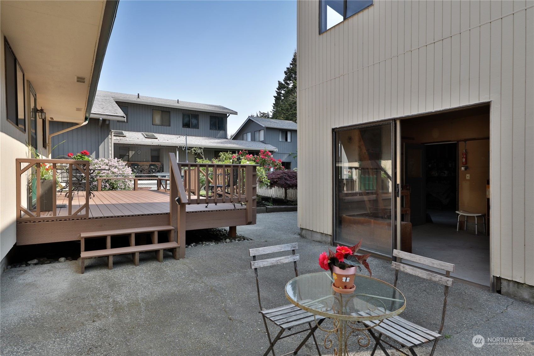 6288 Barr Beach Road Freeland, WA 98249 - Photo 14 of 40 a backyard of a house with outdoor seating