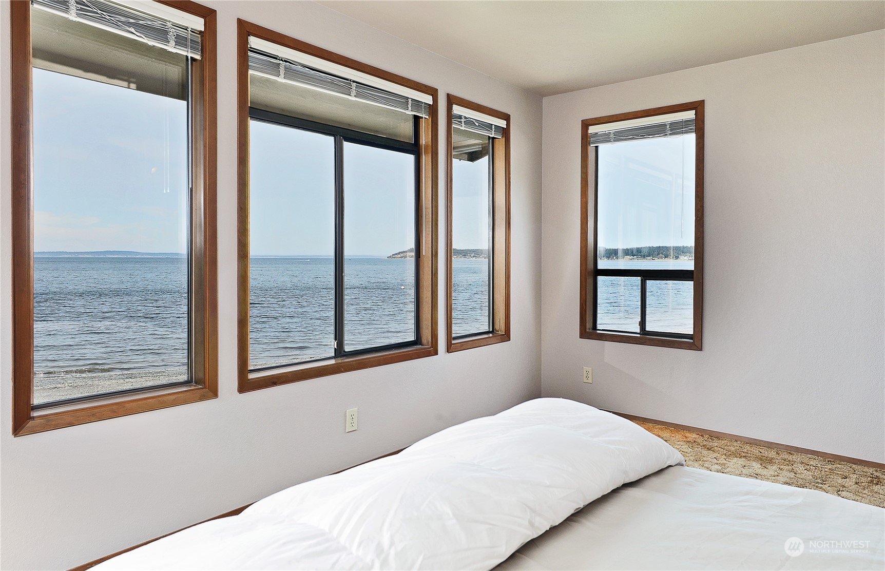 6288 Barr Beach Road Freeland, WA 98249 - Photo 23 of 40 a bedroom with a bed and a window