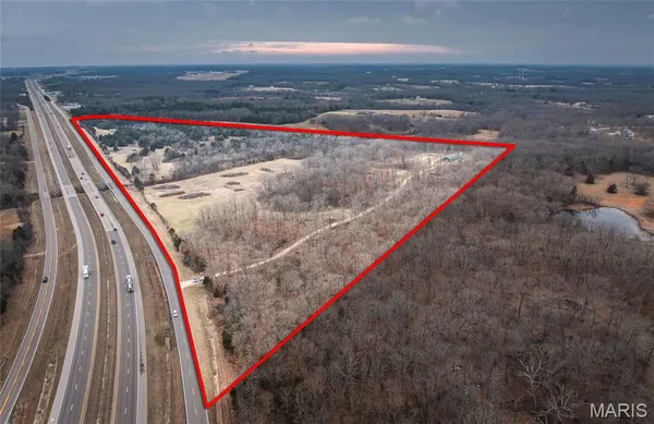 $695,000 | 1329 South Service Road West, Sullivan, MO 63080