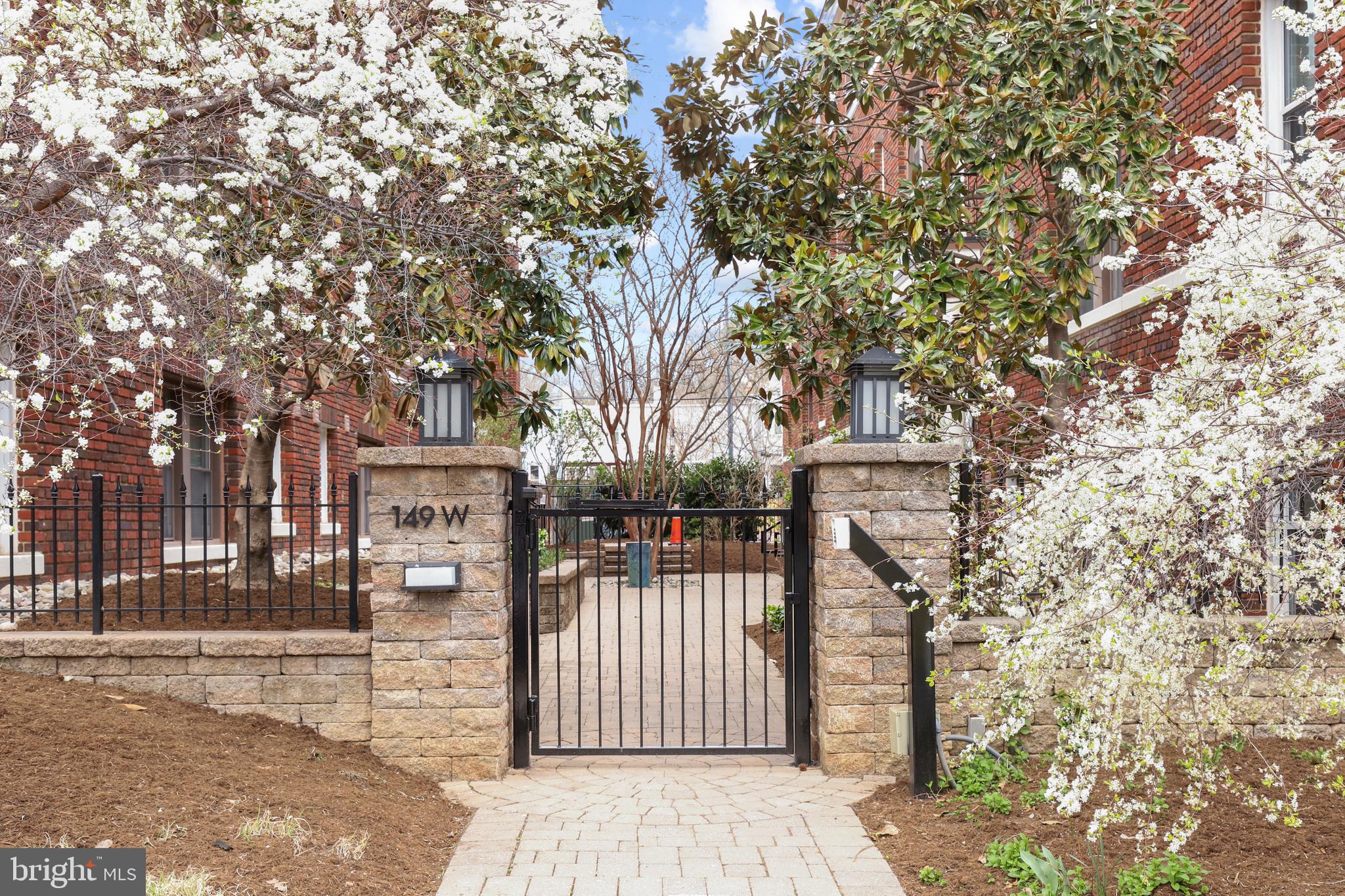 149 W Street Northwest, Unit 35 Washington, DC 20001 - Photo 3 of 4 Courtyard entrance