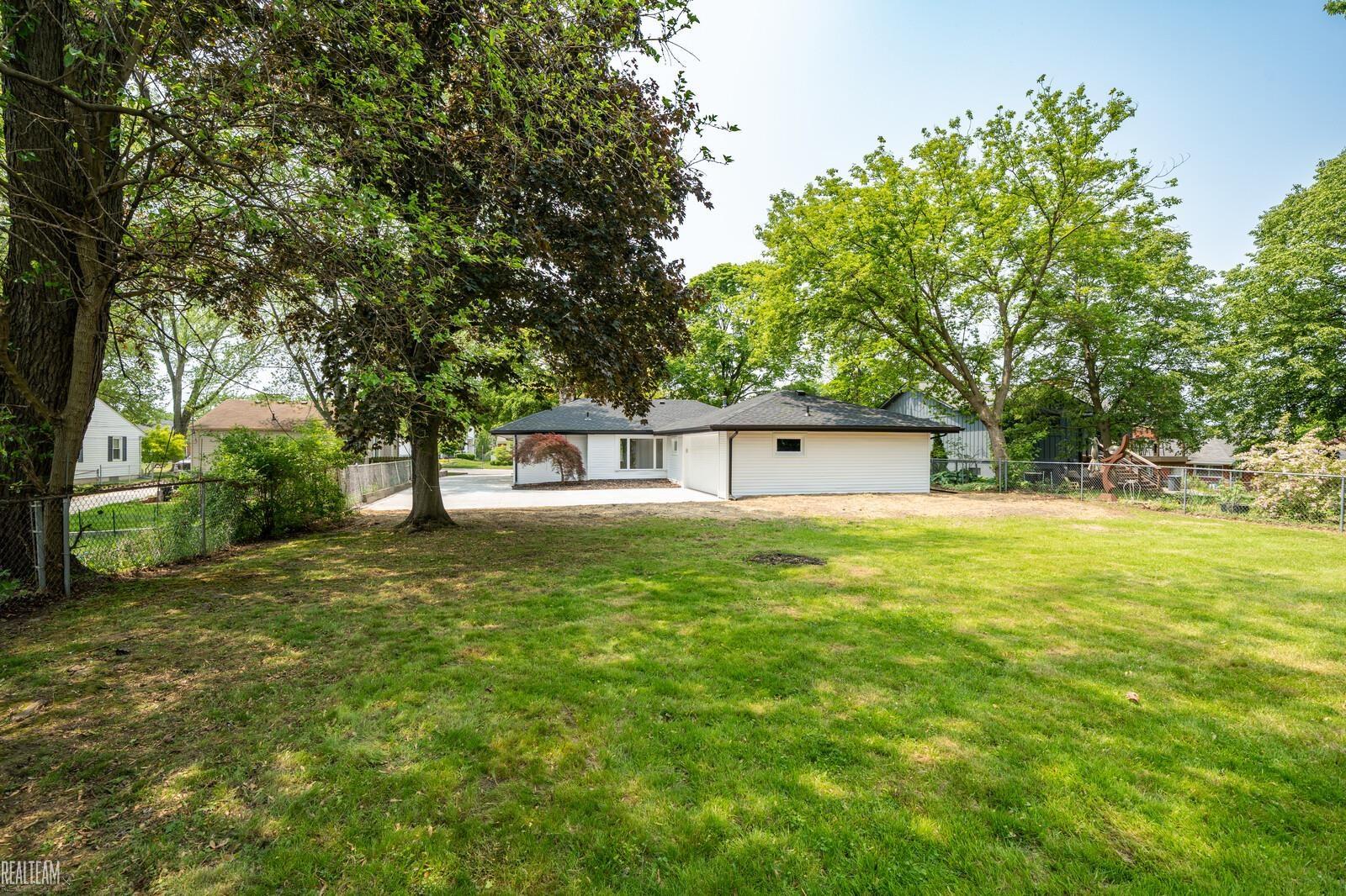 330 North Helen Avenue Rochester, MI 48307 - Photo 34 of 41