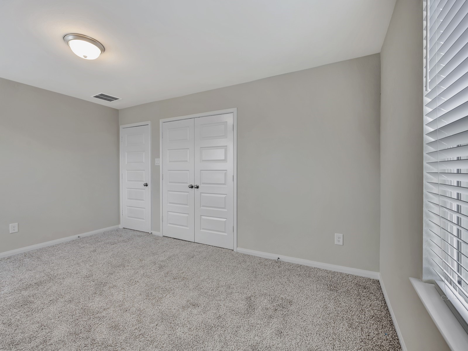 5725 Adamite Way Houston, TX 77048 - Photo 24 of 29 Photo is not of the actual home, but is an inspirational photo of builder’s model home and may depict options, furnishings, and/or decorator features that are not included