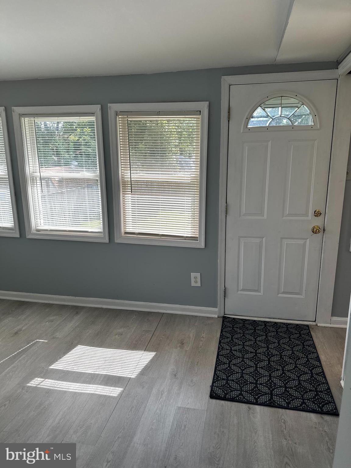 227 Dale Road Pasadena, MD 21122 - Photo 4 of 37