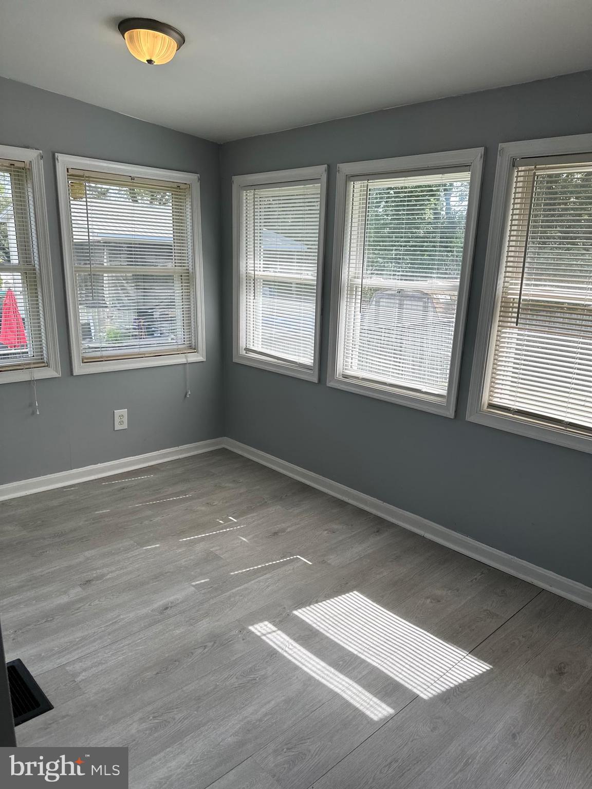 227 Dale Road Pasadena, MD 21122 - Photo 5 of 37