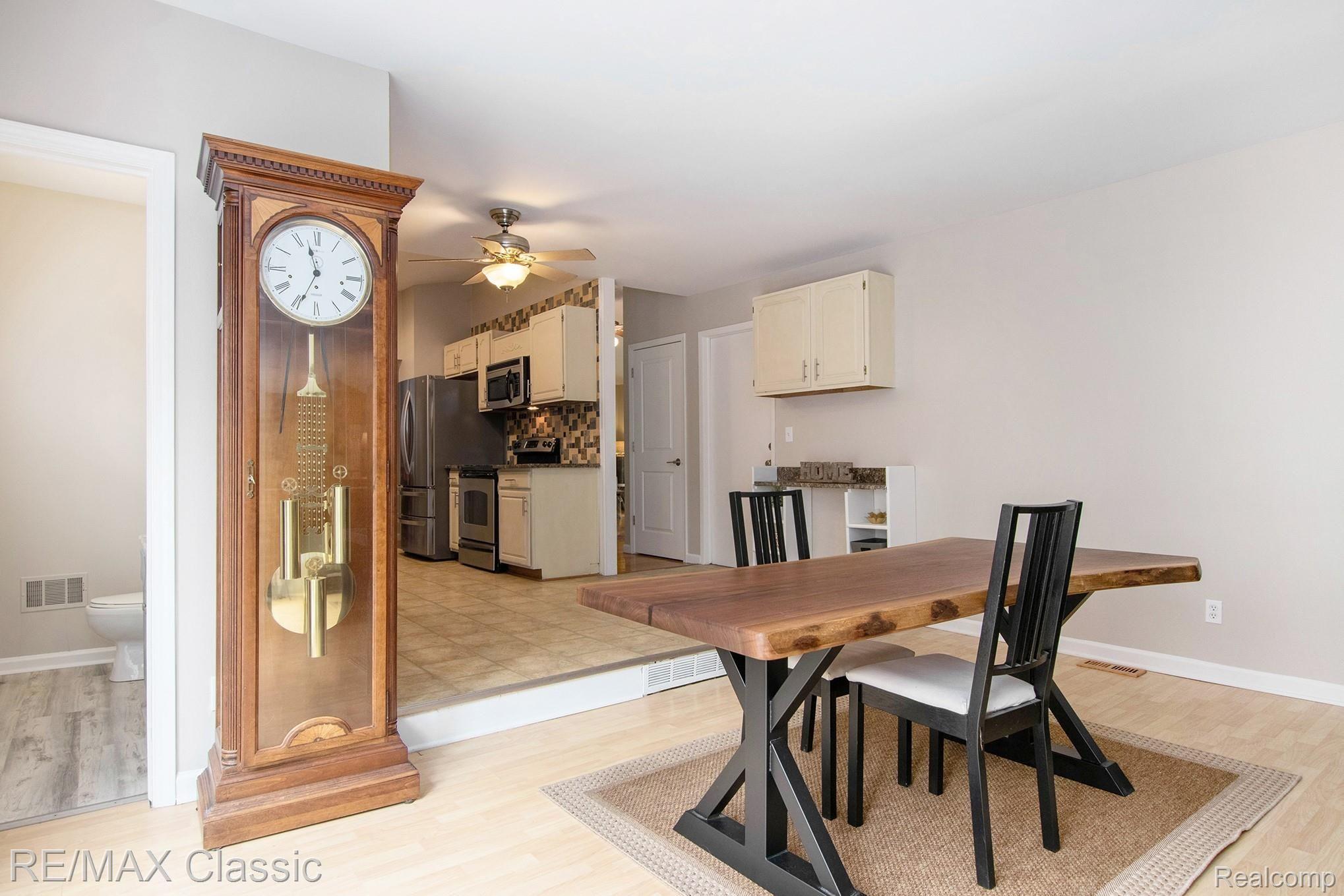 42230 Park Ridge Road Novi, MI 48375 - Photo 18 of 30 Family Room View 3