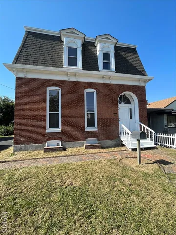 $1,795 | 237 North Clinton Street, Collinsville, IL 62234