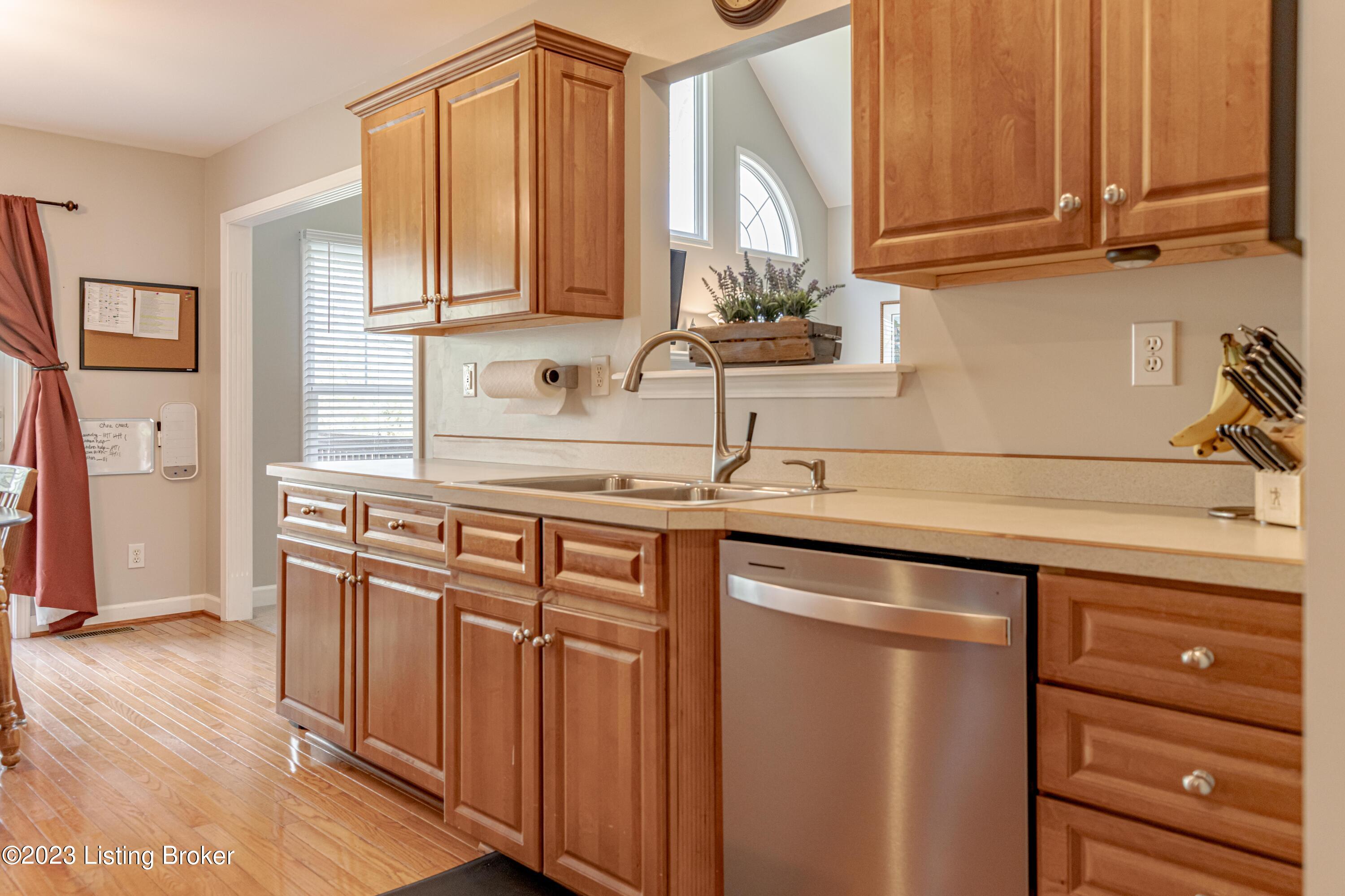 5116 Fox Run Road Buckner, KY 40010 - Photo 13 of 62 DSC06633
