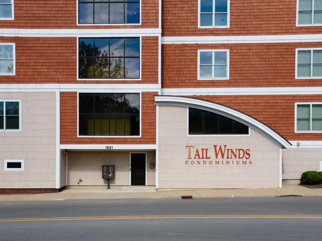 $369,000 | 1221 Broad Street, Unit 3, St. Joseph, MI 49085