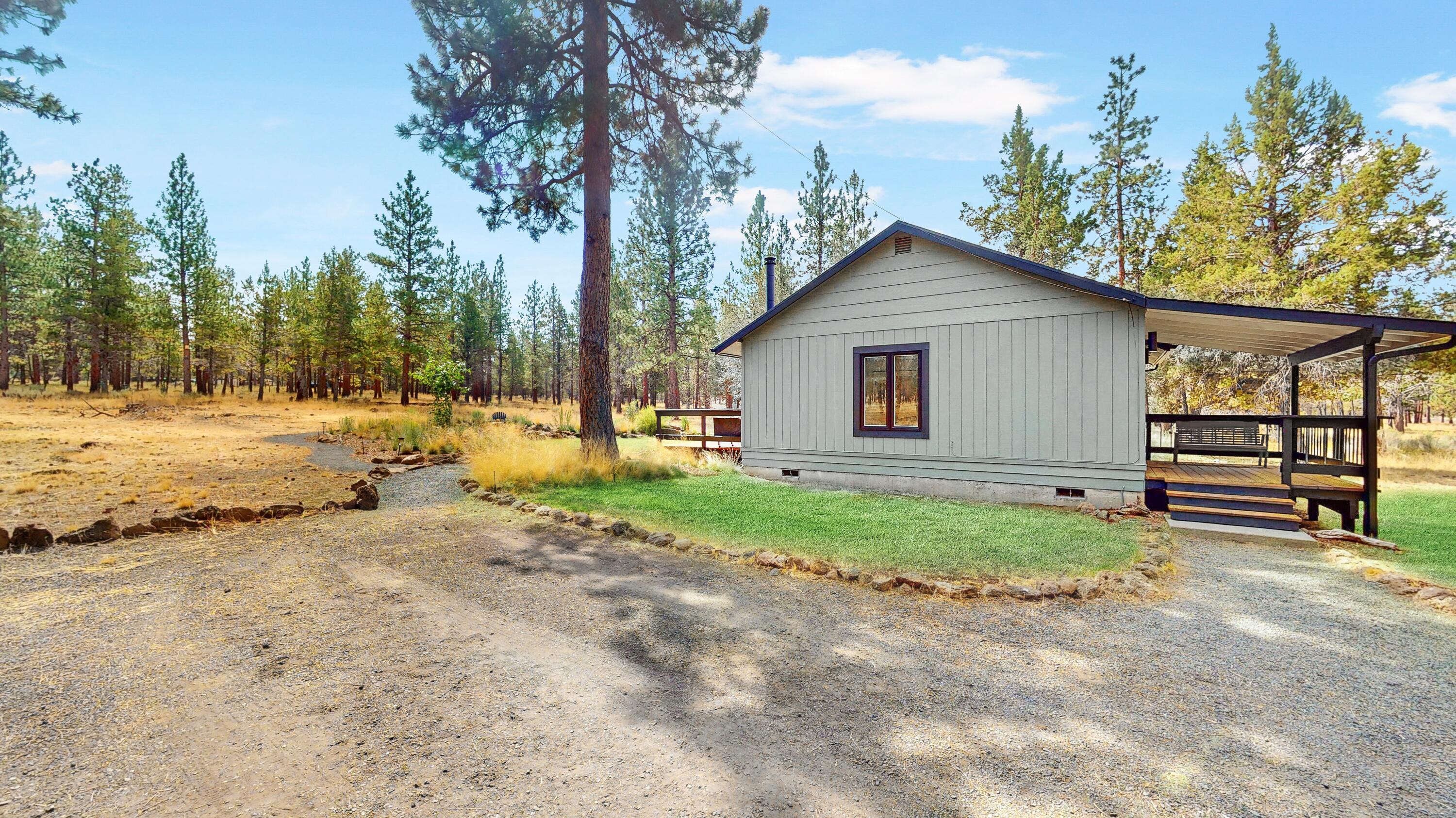 69370 Green Ridge Loop Sisters, OR 97759 - Photo 19 of 39 Side yard