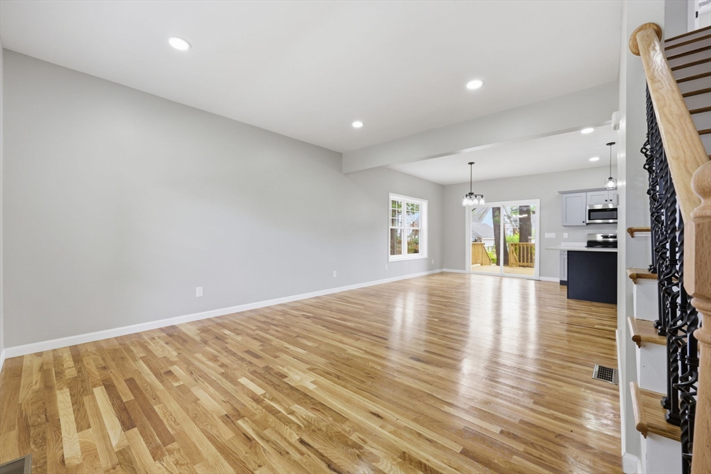 30 Goldenrod Street Springfield, MA 01109 - Photo 7 of 38