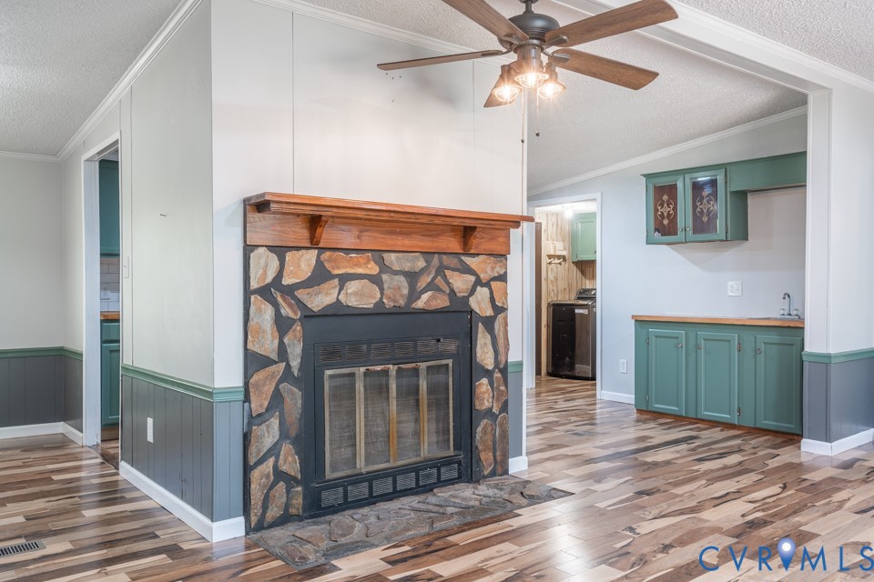 18017 Cox Road Sutherland, VA 23885 - Photo 8 of 49 Gas fireplace