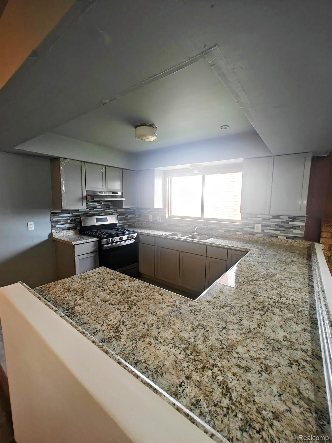 8442 Menge Street Center Line, MI 48015 - Photo 9 of 34 Gallery Image 9
