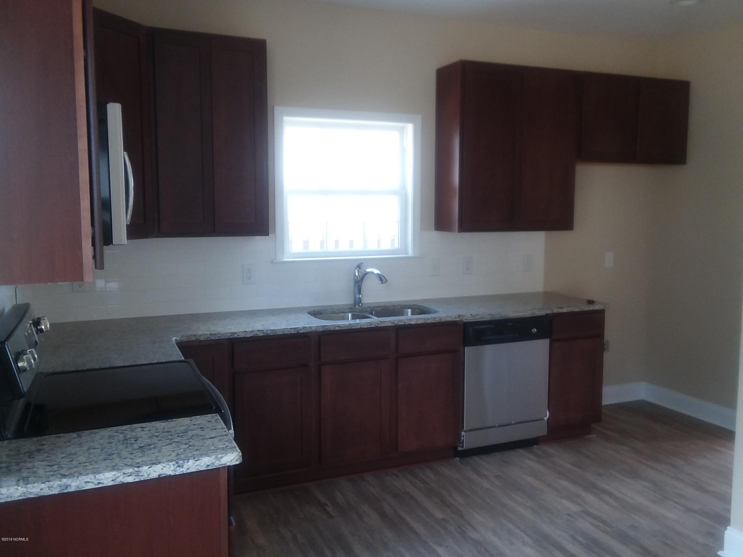 872 Rolling Pines Loop Road Leland, NC 28451 - Photo 6 of 14 Kitchen