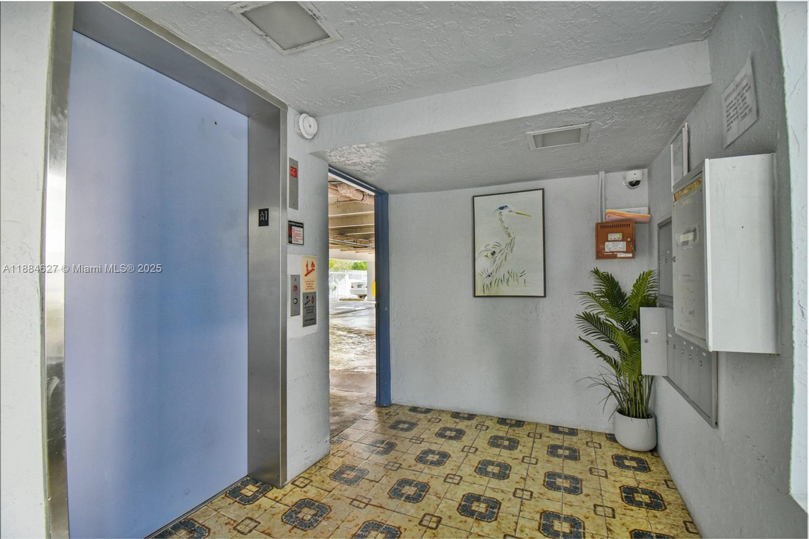 618 Euclid Avenue, Unit 303 Miami Beach, FL 33139 - Photo 18 of 26 a bedroom with a bed and a view of bathroom