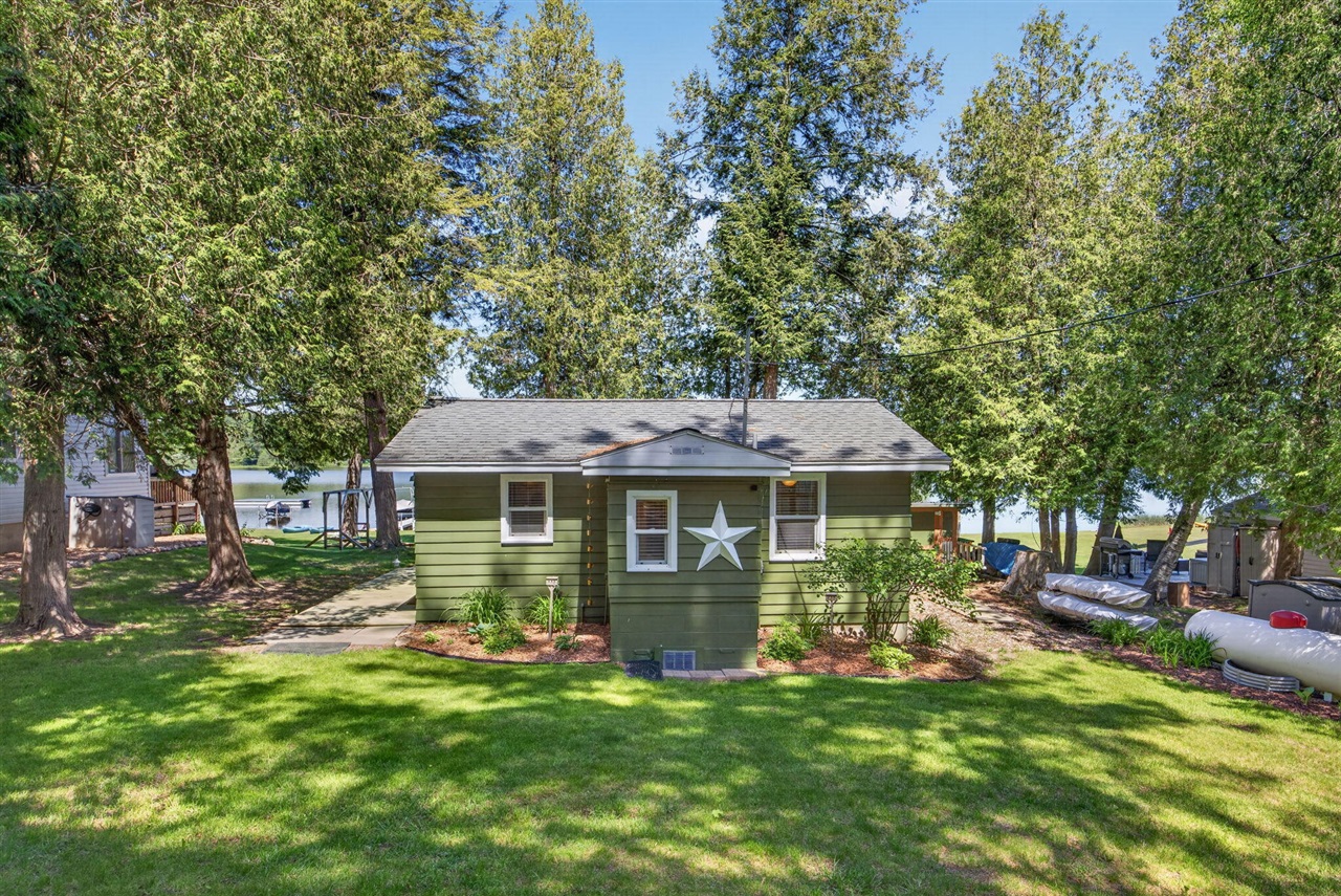 9267 Lake Drive Reed City, MI 49677 - Photo 2 of 43