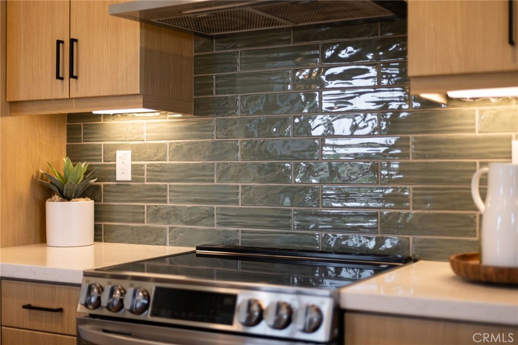 102 South Orchid El Cajon, CA 92019 - Photo 19 of 22 a close view of stove