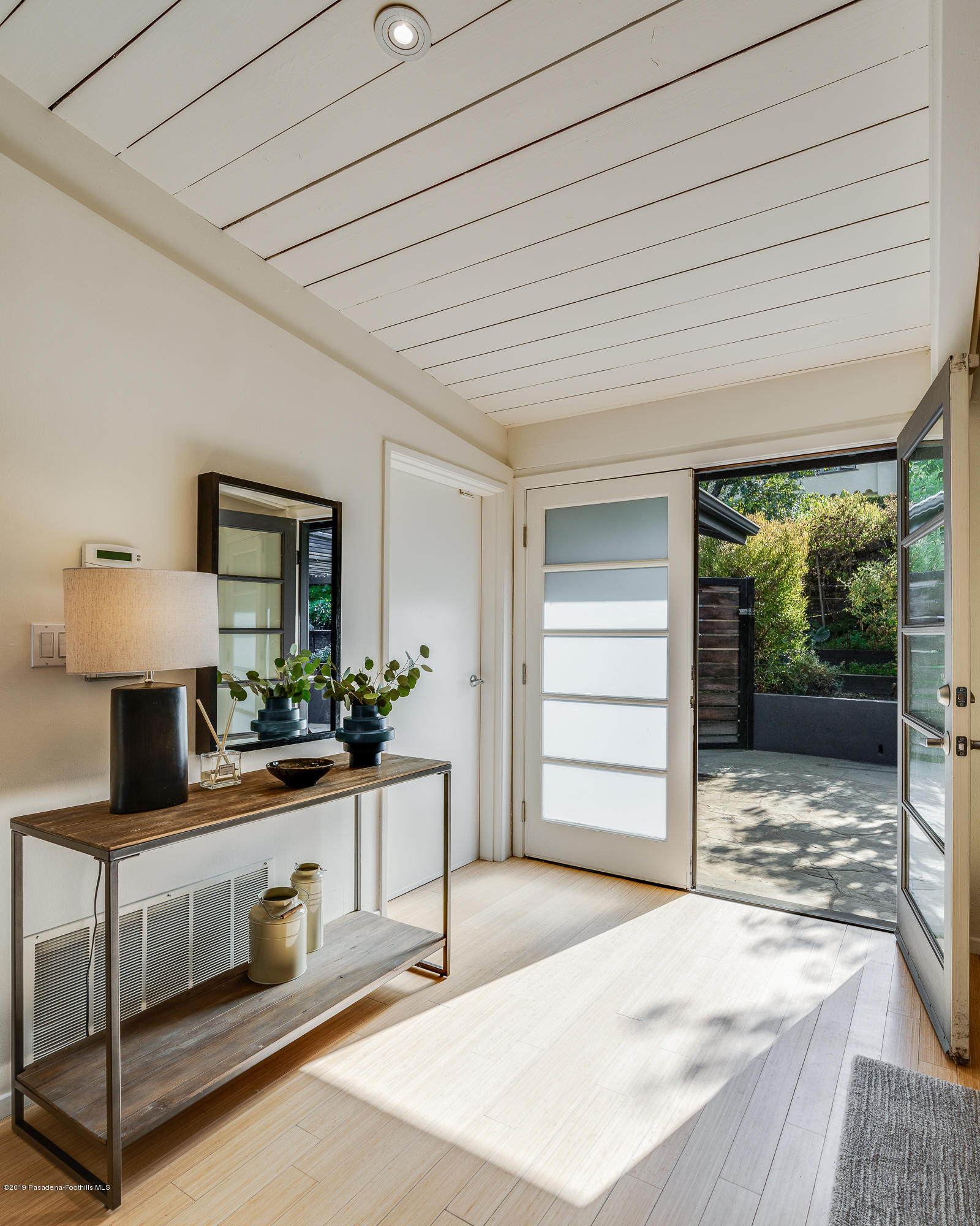 1655 Pleasant Way Pasadena, CA 91105 - Photo 6 of 37 a living room with furniture