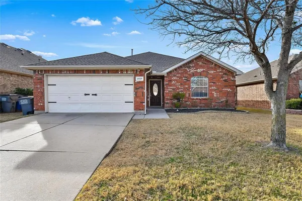 $2,150 | 2825 Dawn Spring Drive, Little Elm, TX 75068