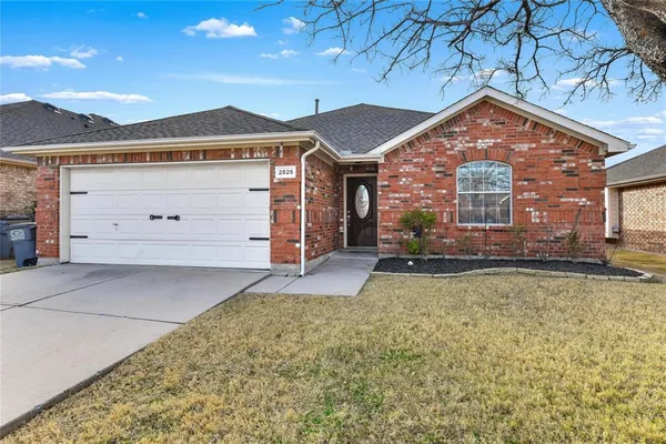 $2,150 | 2825 Dawn Spring Drive, Little Elm, TX 75068