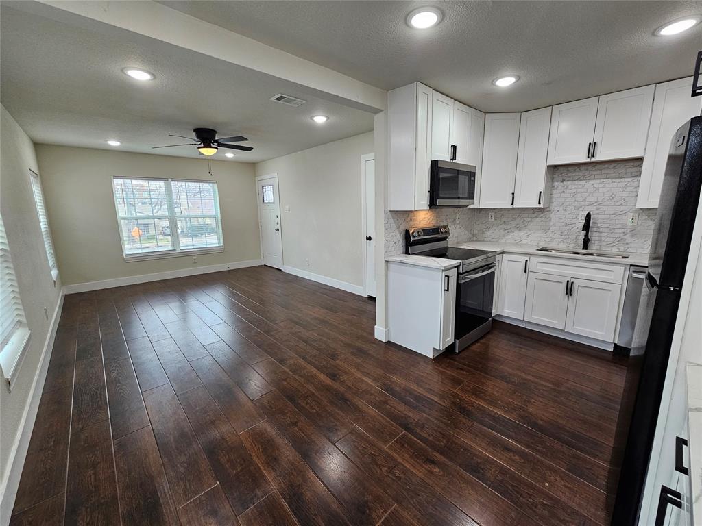 211 North Hampton Road Dallas, TX 75208 - Photo 9 of 22 Open-concept living space featuring wood-finish flooring, recessed lighting, and a ceiling fan