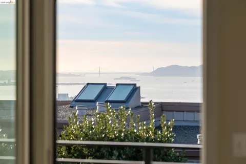 $998,000 | 11 Hawks Hill Court, Oakland, CA 94618