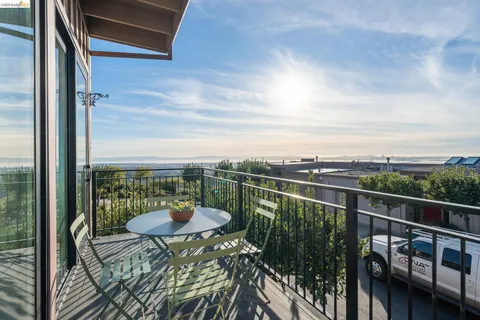 $998,000 | 11 Hawks Hill Court, Oakland, CA 94618