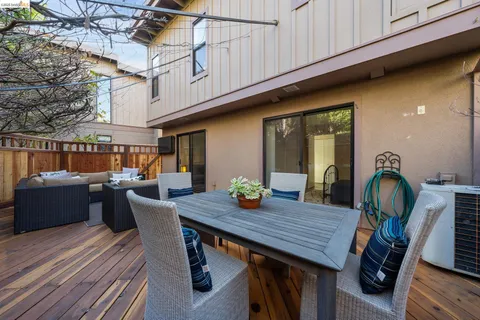 $998,000 | 11 Hawks Hill Court, Oakland, CA 94618