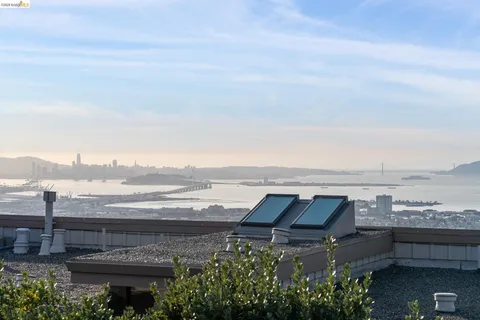 $998,000 | 11 Hawks Hill Court, Oakland, CA 94618