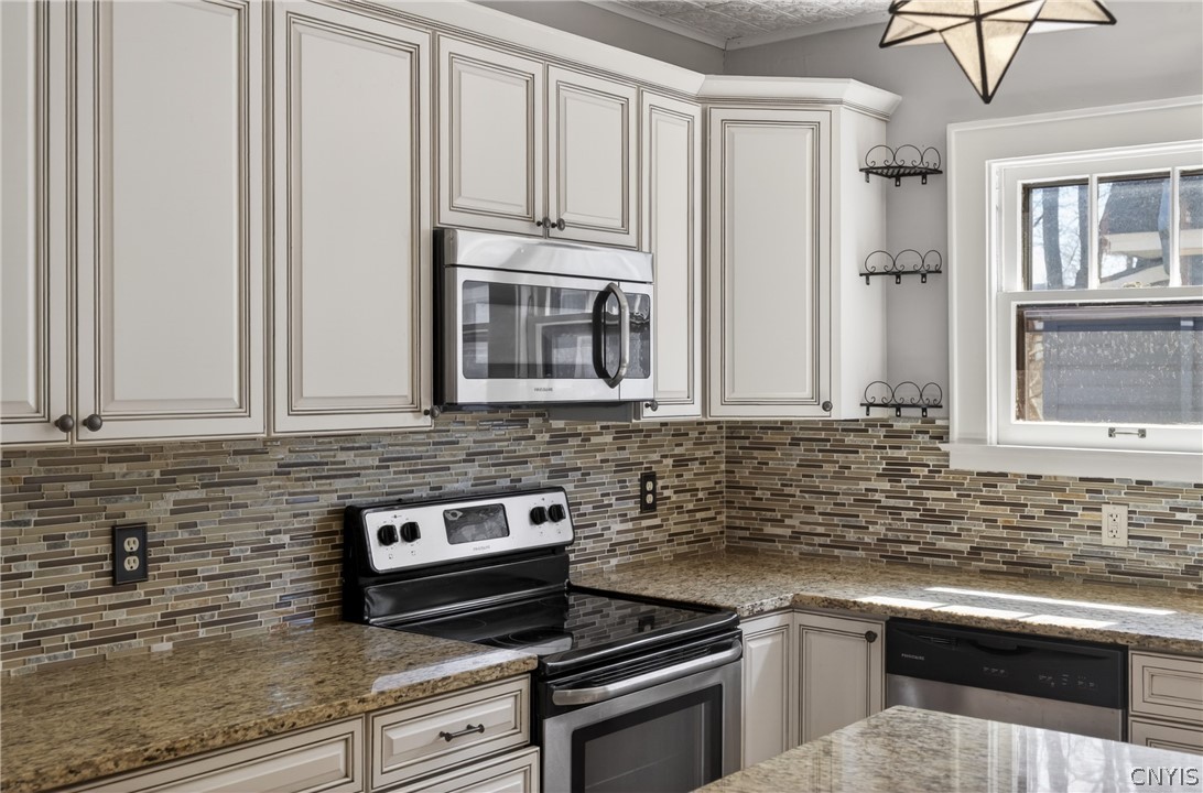 411 Robineau Road Syracuse, NY 13207 - Photo 20 of 50 Beautiful tile backsplash
