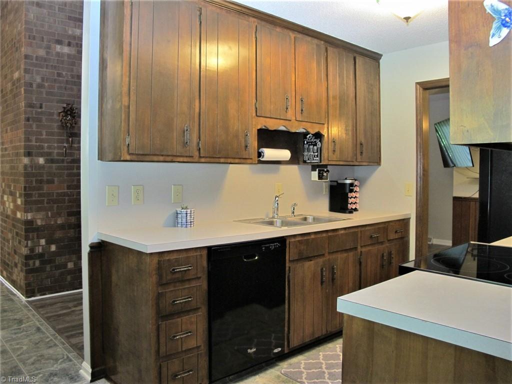 1877 Andrews Farm Road Whitsett, NC 27377 - Photo 4 of 23 Gallery Image 4