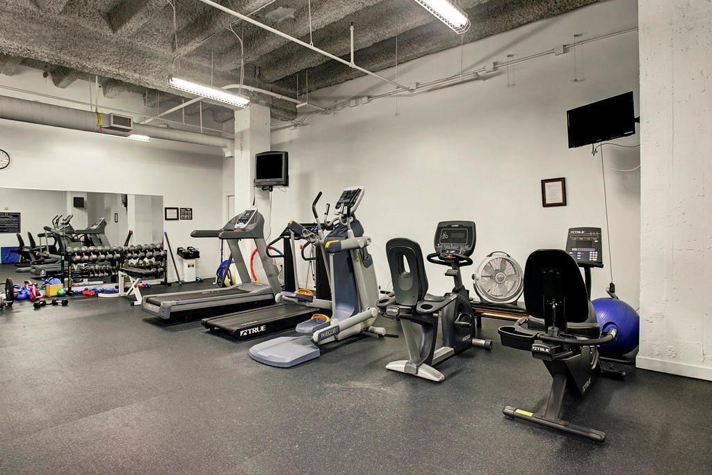 914 Main Street, Unit 704 Houston, TX 77002 - Photo 12 of 22 a view of a room with gym equipment